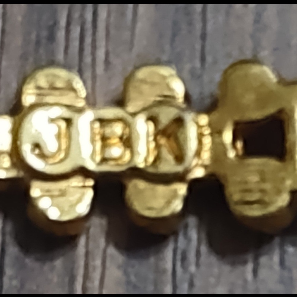 Jacqueline Bouvier Kennedy Elegant Gold and Crystal Women's Bracelet - Picture 3 of 16